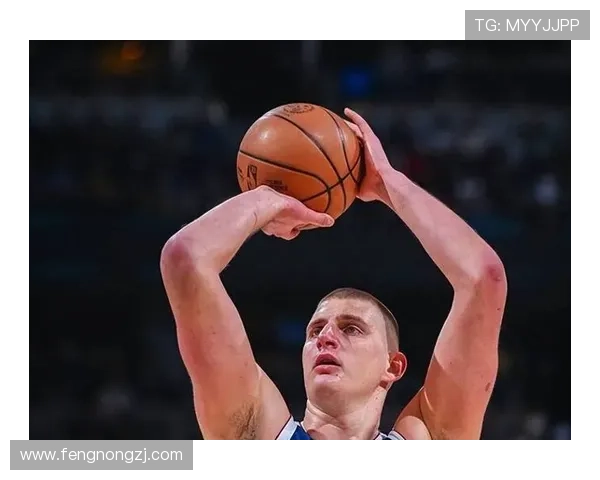 约基奇半场高效表现19分7板8助攻多次快攻扣篮展现统治力